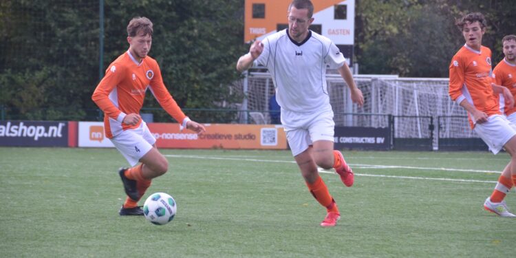 Eerste overwinning voor SC Loppersum; De Fivel hard onderuit bij FC Lewenborg