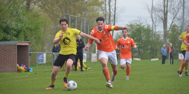 Poolster verspeelt titelkansen tegen FC Lewenborg; De Fivel slaat grote slag tegen Noordwolde