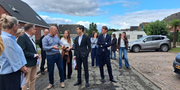 Minister-president Rob Jetten brengt werkbezoek aan Zeerijp: ’Ik kan me heel goed voorstellen dat mensen cynisch worden’