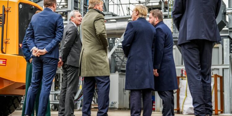 Provinciale fracties willen helderheid over stankoverlast rond Farmsum