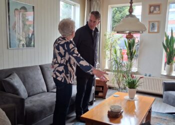 Henk Nijboer brengt bezoek aan Damster wijk Westerdraai