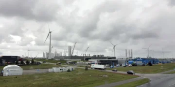 Het Hogeland wil grip op huisvesting arbeidsmigranten: ‘Busjes stoppen niet bij Bedum’